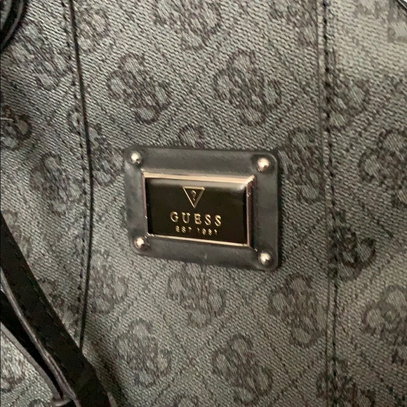 Guess purse (1) - Picture 3 of 5